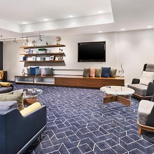Courtyard By Marriott Burlington